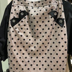 pink and black mini skirt